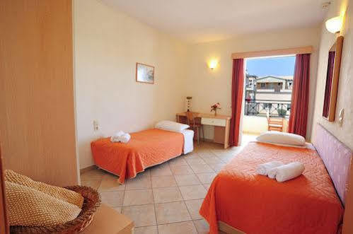 Thinalos Aparthotel 阿查拉维 外观 照片